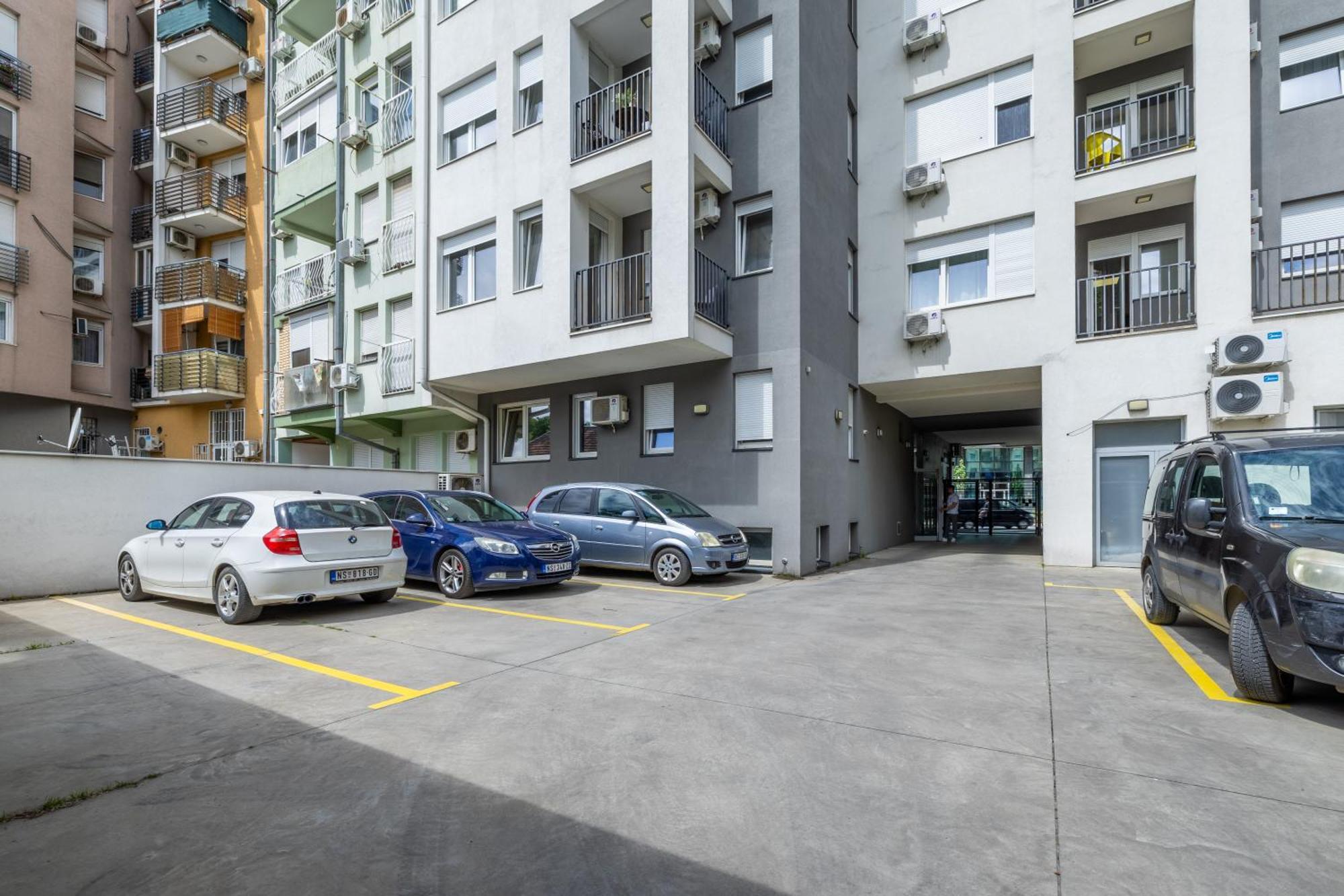 Arena Big Luxury Apartments Нови-Сад Экстерьер фото